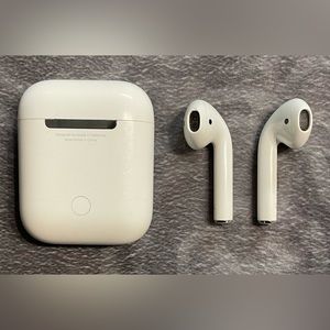 Apple Air Pods (1st Generation)